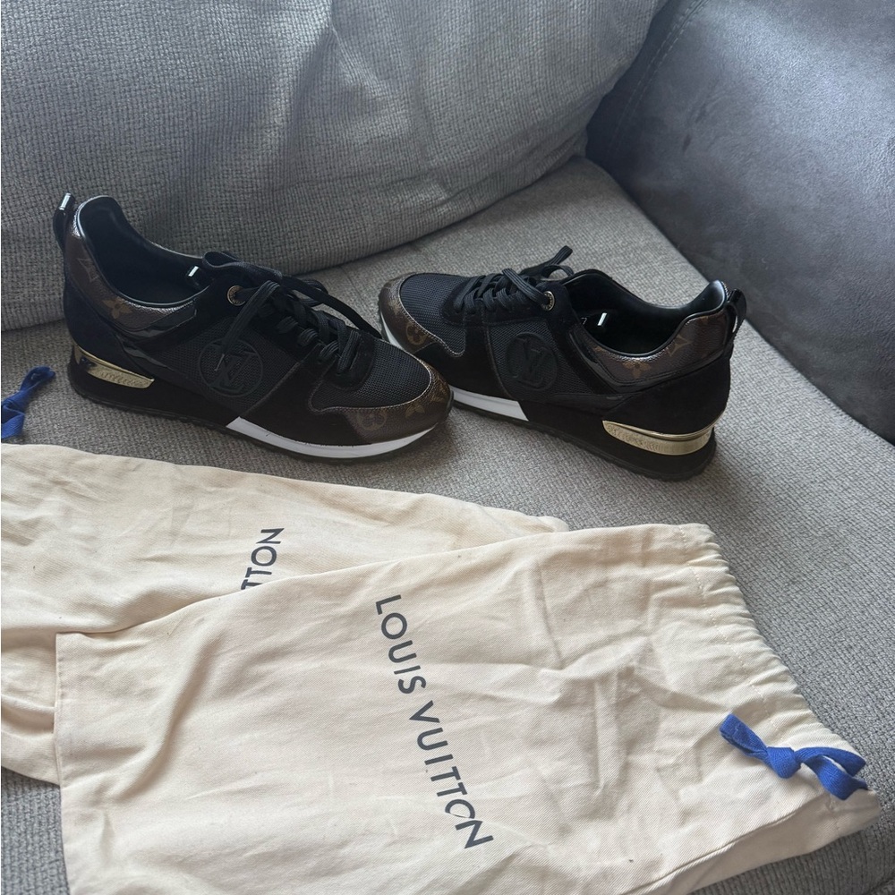LOUIS VUITTON LV Run Away Sports Shoes Black 1A3CVZ